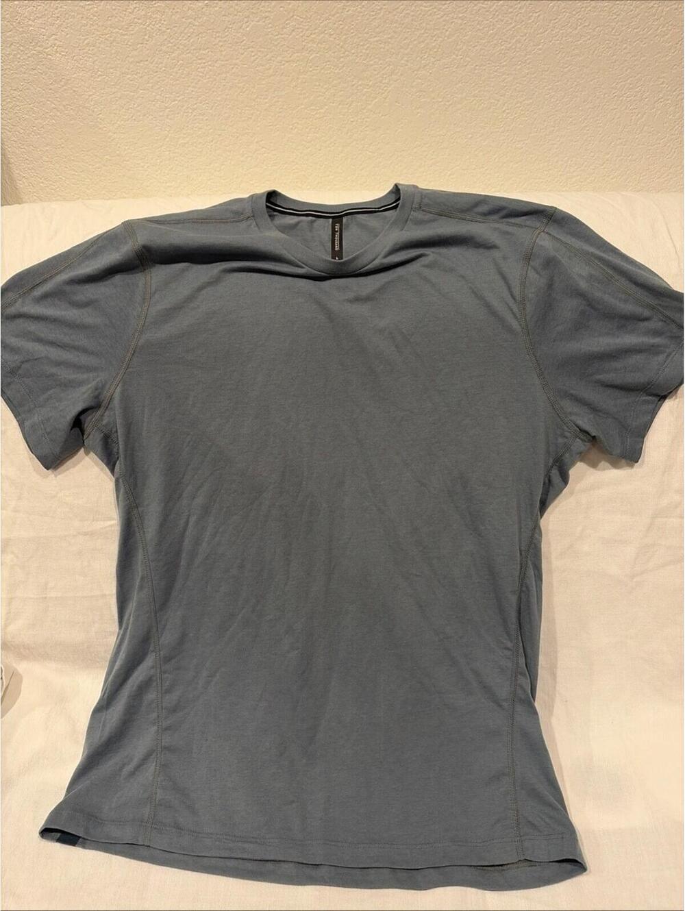 New Large Ten Thousand Shirt Mens Medium Green Durable Tee Training Crew Neck